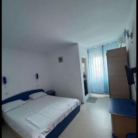 Vila George Hotell Costinesti Exteriör bild