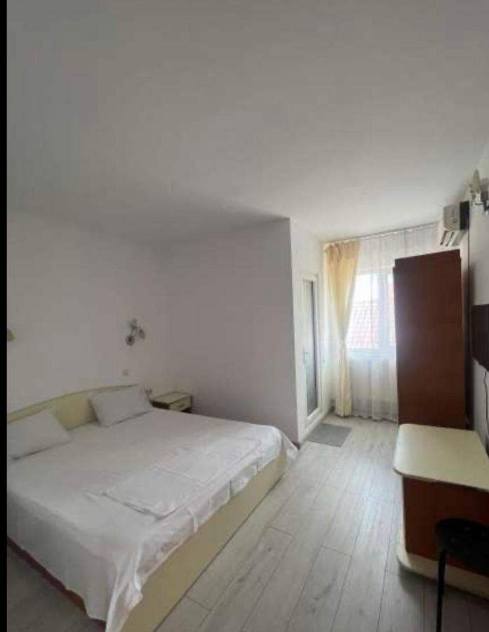 Vila George Hotell Costinesti Exteriör bild