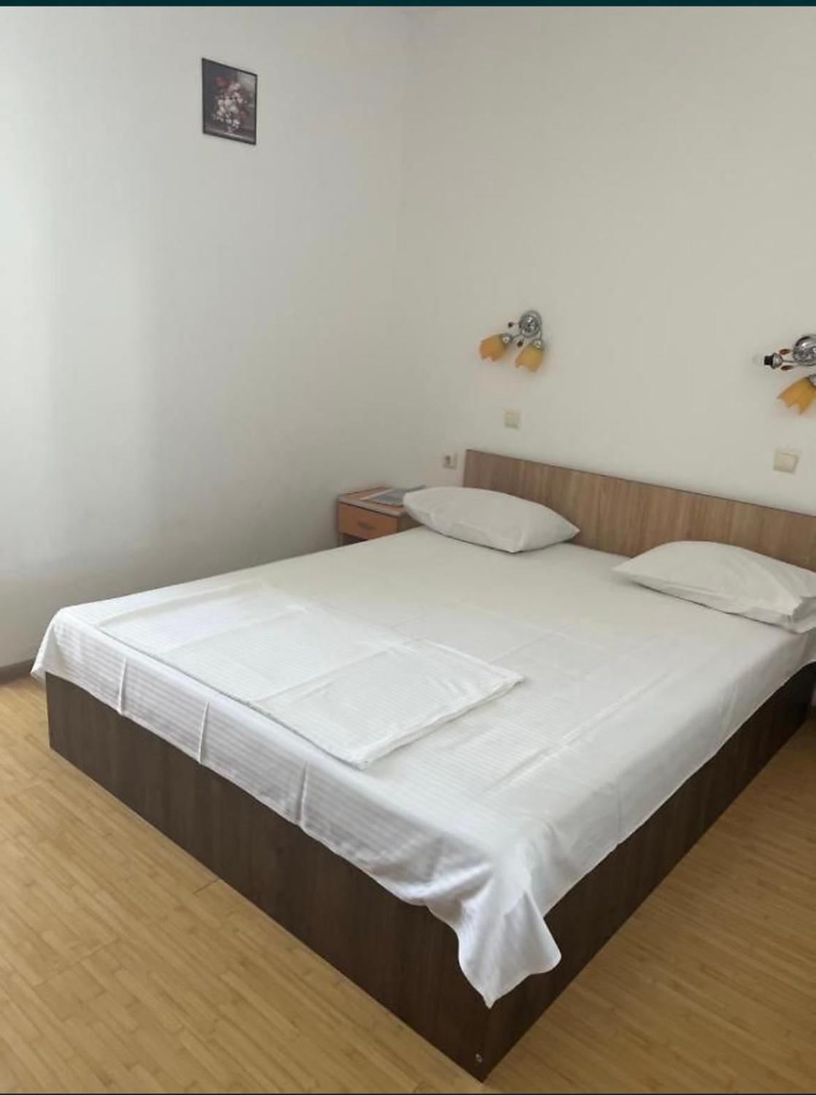 Vila George Hotell Costinesti Exteriör bild